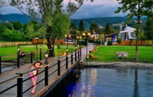 Read more about the article فنادق سبانجا المطلة على البحيرة